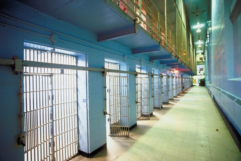 Θέρμανση ζήτησαν οι κρατούμενοι στις φυλακές της Πάτρας