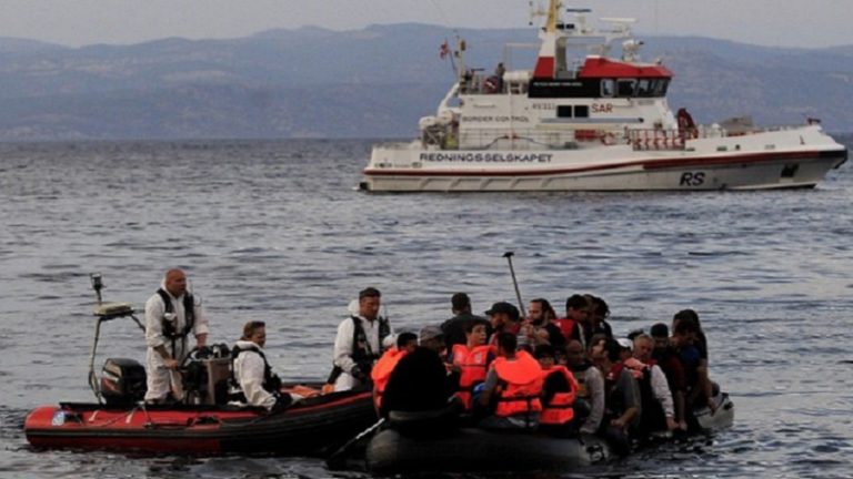 Διασώθηκαν μετανάστες από σκάφος ανοιχτά της Ρω