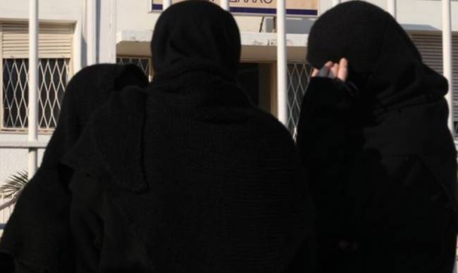 Κρήτη: Ελεγκτές εντόπισαν γυναίκες που προσποιούνταν τις καλόγριες