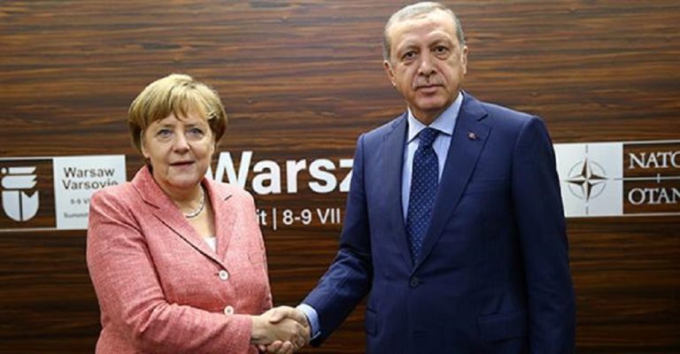 Για το τέλος της ενταξιακής πορείας της Τουρκίας στην ΕΕ προειδοποιεί ο εκπρόσωπος της Μέρκελ