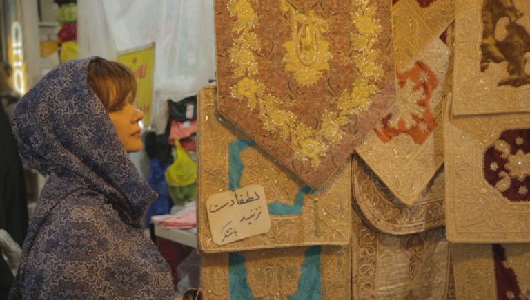 “Προσωπικά”- «Πίσω από τη μαντήλα: η ζωή στην Ισλαμική Δημοκρατία του Ιράν…»