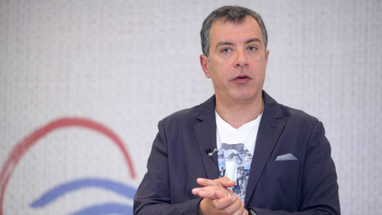 Σ. Θεοδωράκης: Το Σύνταγμα δεν αλλάζει με φιέστες