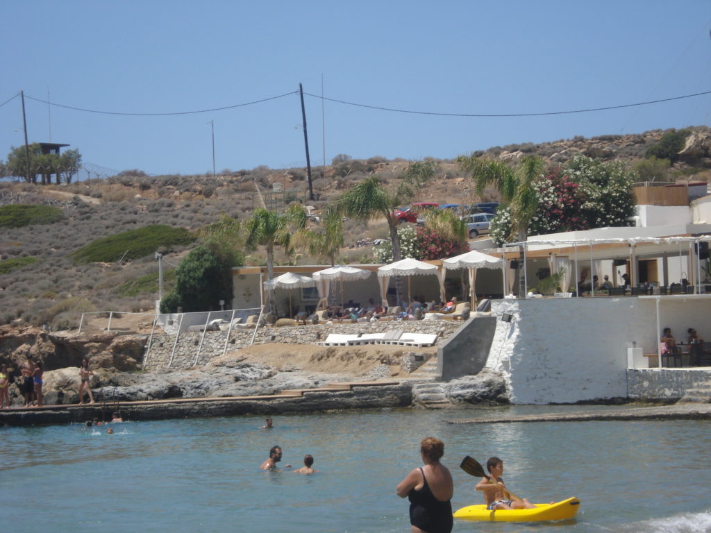 Παραλία "Αγκαθωπές" της Σύρου 
