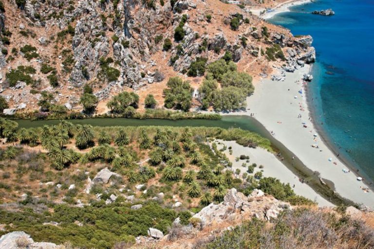 Ρέθυμνο: Μηχανική βλάβη ακινητοποίησε το πλοίο που κάνει εκδρομές στην Πρέβελη