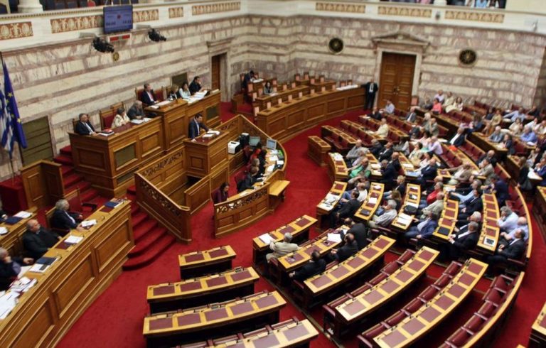Συνεχίζεται στη Βουλή η συζήτηση για τον εκλογικό νόμο (video)