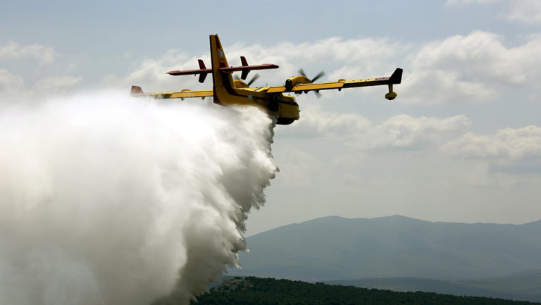Σε εξέλιξη φωτιά στην περιοχή Όλυμπος Καλυβίων Αττικής