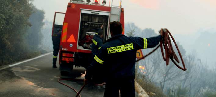 Χανιά: Υπό μερικό έλεγχο η πυρκαγιά στην περιοχή Κολυμπάρι