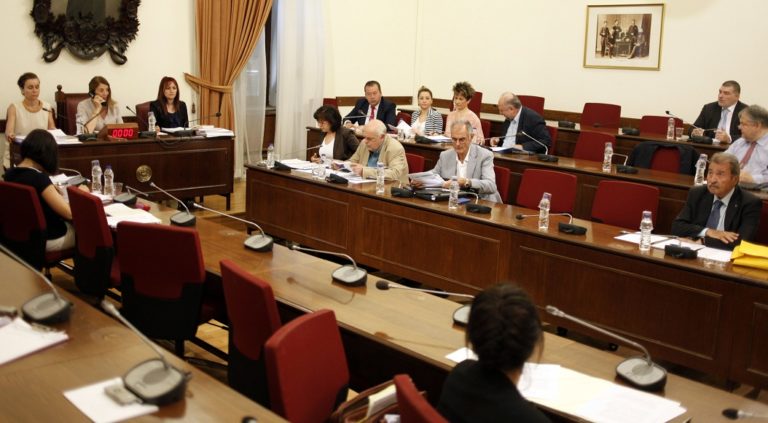 Αντίγραφο της αναφοράς κατά Τσατάνη ζητά η Επιτροπή Θεσμών από τον Α.Π.