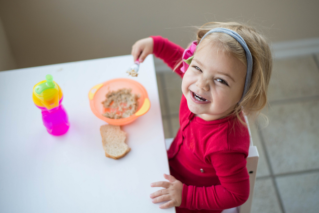 kids-eating-food