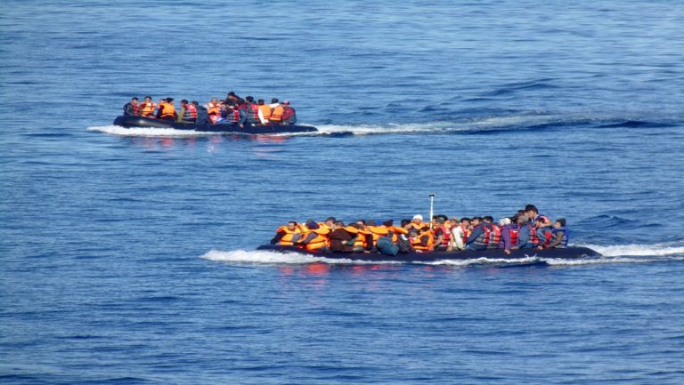 Περισυλλογή 100 προσφύγων και μεταναστών στη Λέσβο