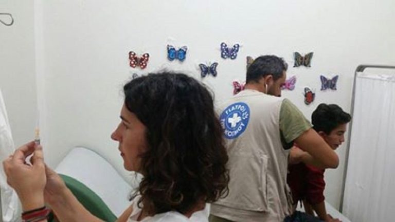 Γιατροί του Κόσμου: Εμβολίασαν τα προσφυγόπουλα στο Σχιστό