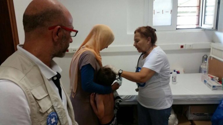 Γιατροί του Κόσμου: Εκστρατεία μαζικού εμβολιασμού για τα παιδιά προσφύγων στην Ελλάδα