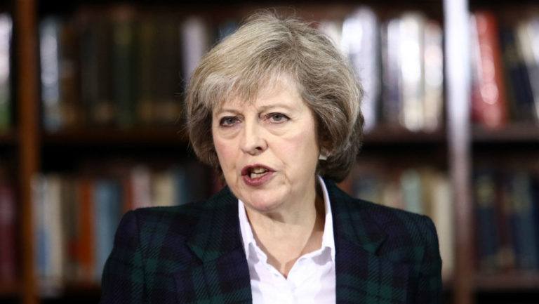 Πρώτοι τριγμοί στην κυβέρνηση της Μέι για το Brexit