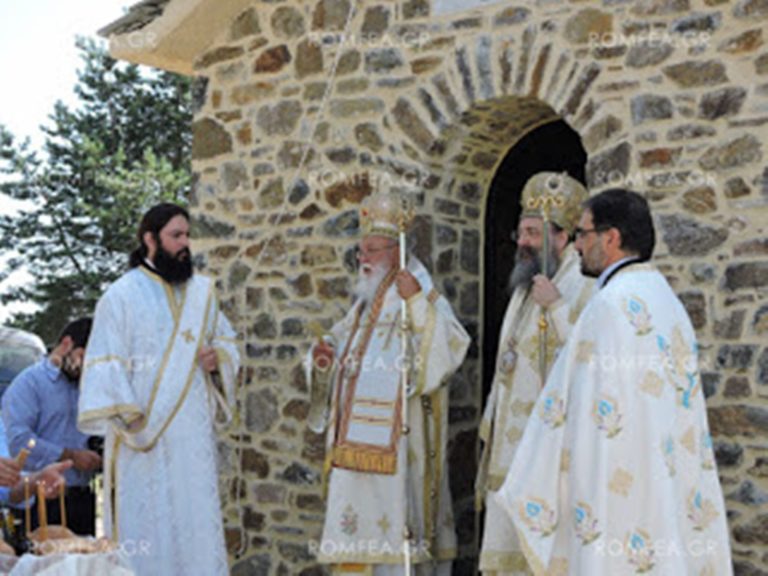 Θεία Λειτουργία στο Ναΐδριο Τιμίου Σταυρού Παπαδοπούλας