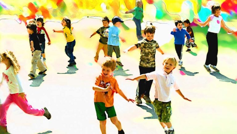 Just Dance 4 English-Μια μουσικοχορευτική παράσταση για τα παιδιά με καρκίνο (video)