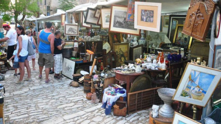 Το παζάρι παλαιών αντικειμένων στην Κυπαρισσία