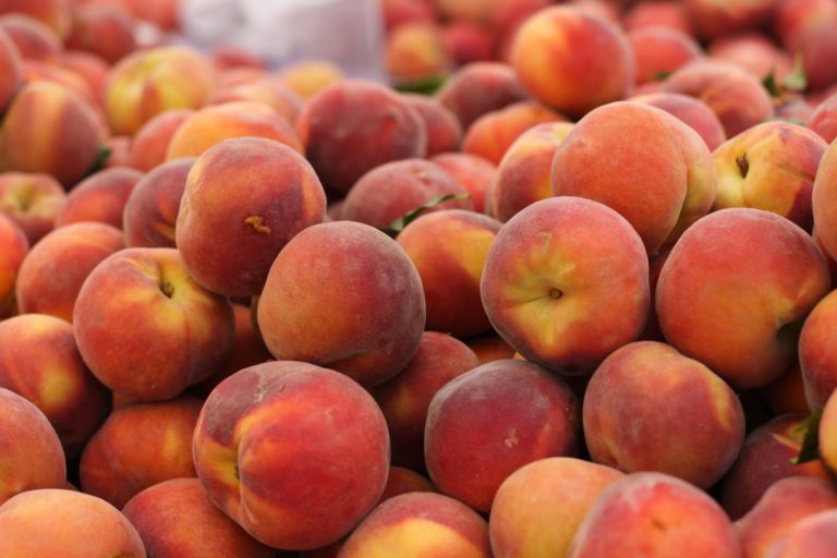 Αμύνταιο: Διανομή φρούτων από το Κοινωνικό Παντοπωλείο