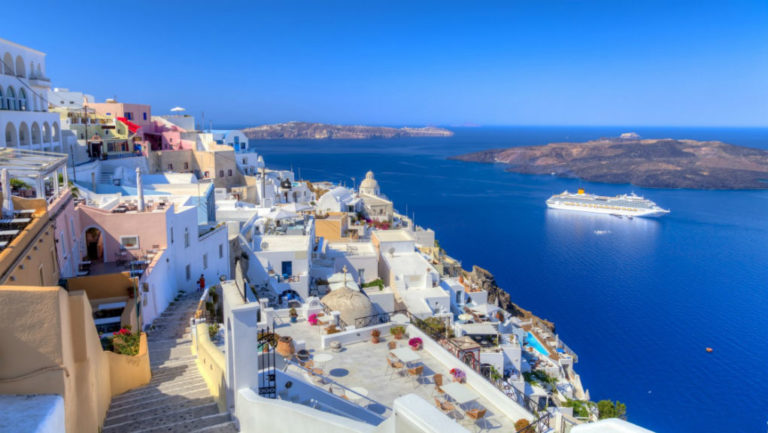 Ο πρωθυπουργός στη Σαντορίνη για τα εγκαίνια του Γενικού Νοσοκομείου