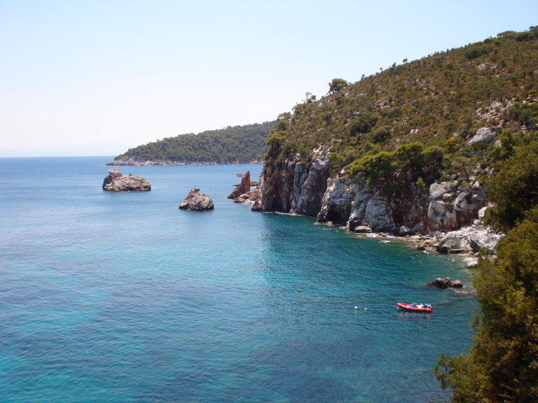 Στην ήσυχη Σκόπελο για χαλαρές διακοπές (φωτορεπορτάζ)