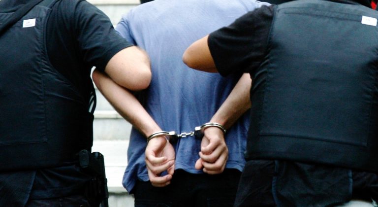 Προφυλακίστηκε για τις διαρρήξεις