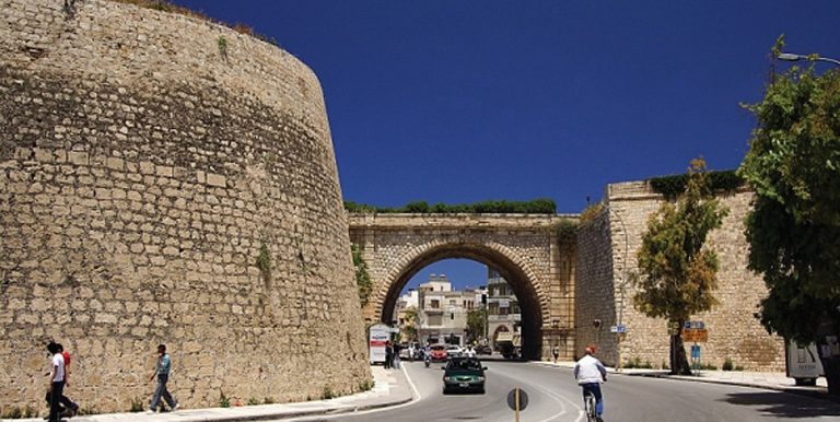 Συνεδριάζει το ΚΑΣ για τα Τείχη