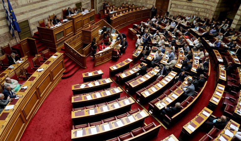 Στη Βουλή την Τρίτη ο νέος εκλογικός νόμος – Κόντρα κυβέρνησης-αντιπολίτευσης