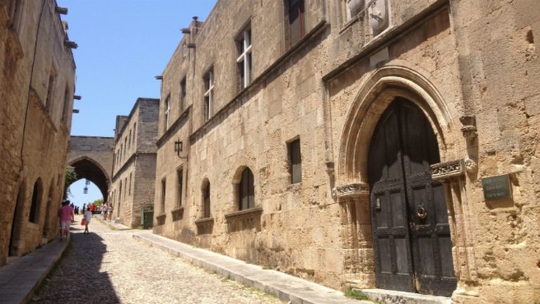 Ρόδος: Δεν συμμορφώνονται οι παραβάτες στη Μεσαιωνική Πόλη