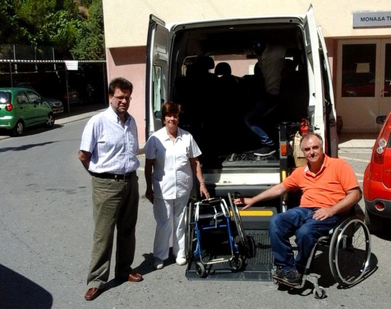 Σάμος: Δώρισε αμαξίδια και εξοπλισμό το Νοσοκομείο Σάμου στον «ΙΚΑΡΟ»