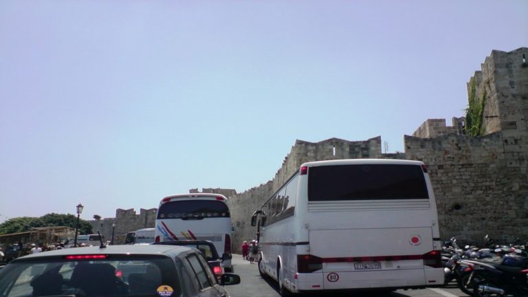Ρόδος: Έλεγχοι για παράνομες ξεναγήσεις