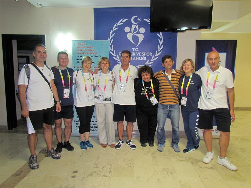 Ο Σπύρος Καλαμπαλίκας με τους προπονητές της Ελληνικής αποστολής 