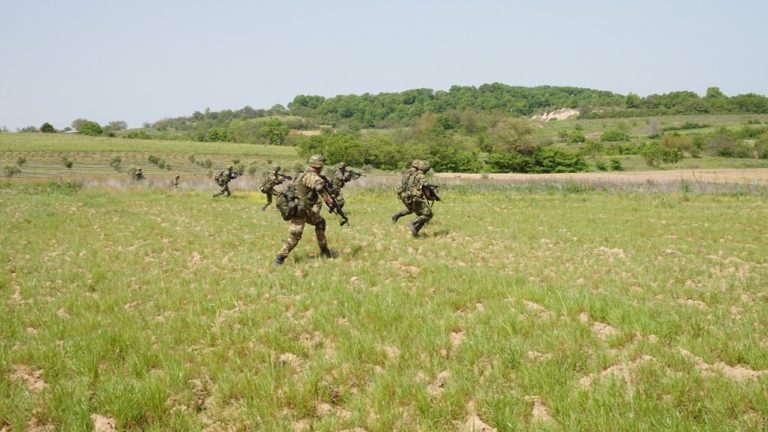 Συνδικαλισμό στις Ένοπλες Δυνάμεις ζητούν 27 βουλευτές του ΣΥΡΙΖΑ