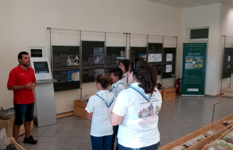 Λέσβος: Το Σώμα Ελληνικού Οδηγισμού στην έκθεση «Το δάσος κάτω από τον δρόμο»