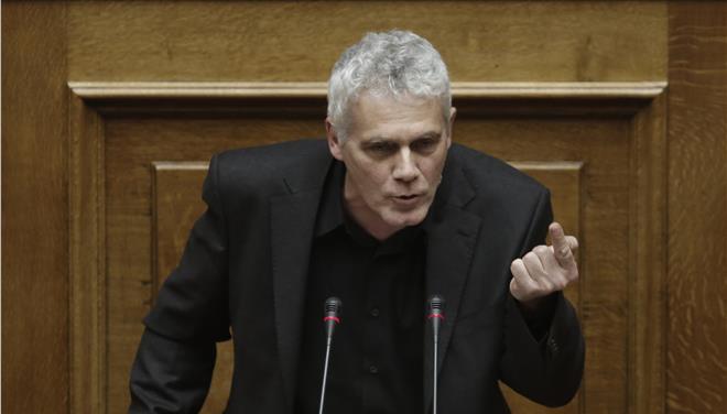 Αλβανοί κτηνοτρόφοι βόσκουν τα κοπάδια τους στο… ελληνικό