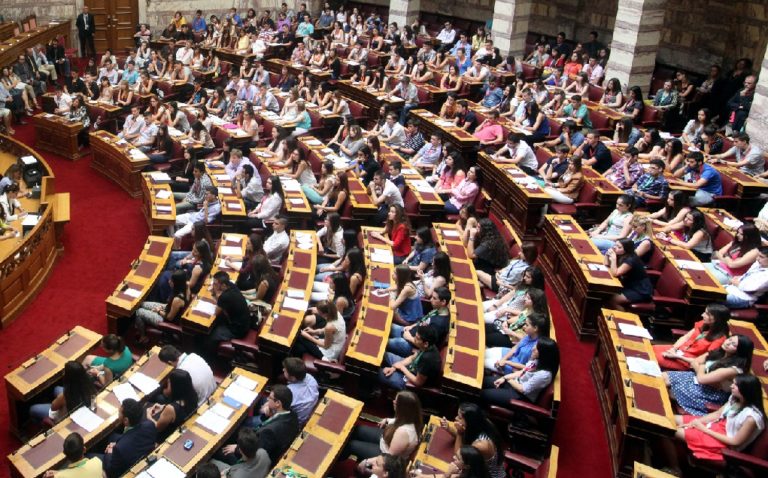 Ξεκίνησε η Βουλή των Εφήβων- Στο επίκεντρο τα δικαιώματα του παιδιού