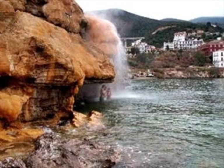 Ιαματικό το νερό των Λουτρών της Ωραίας Ελένης  Κορινθίας