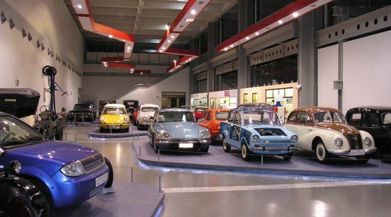 Από τo  FORD  του ’20 στις μοναδικές δίτροχες “κυρίες” του “ΝΟΗΣΙΣ”