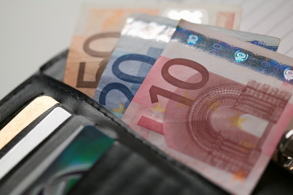 Έρευνα: Τέλος τα μετρητά για 7 στους 10 Έλληνες – Αγοράζουν μόνο οnline και πληρώνουν με κάρτα