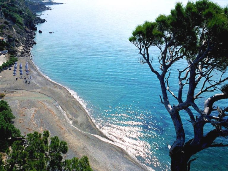 Επιχείρηση για τον απεγκλωβισμό τουρίστριας στην Αγιά Φωτιά