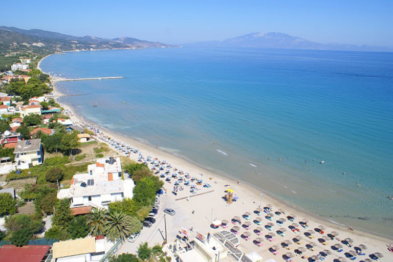 Ζάκυνθος-Δήμος: «Παράνομοι οι περισσότεροι επιχειρηματίες στις παραλίες»