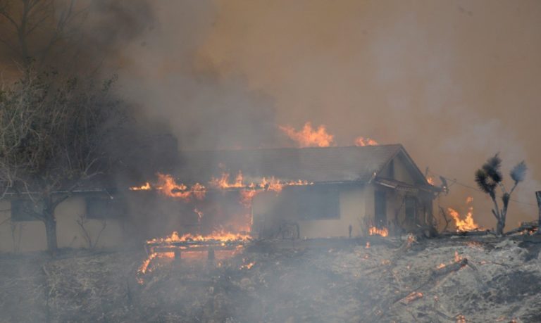 Διατάχθηκε η απομάκρυνση 82.600 ανθρώπων από τα πύρινα μέτωπα στην Καλιφόρνια