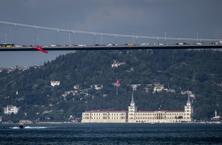 Σύγκρουση πλοίων στο Βόσπορο – Έκλεισε ο Πορθμός