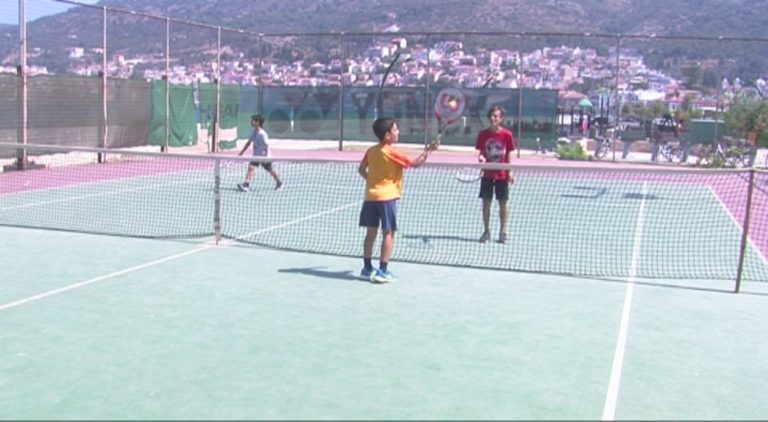 Σάμος: Έμαθαν τα μυστικά του τένις
