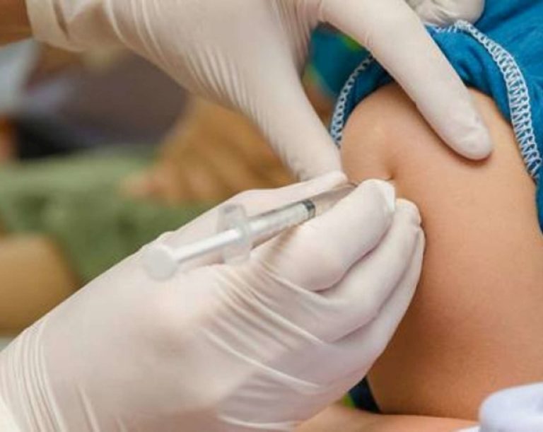 Α. Μανιτάκης: Η υποχρεωτικότητα του εμβολιασμού δικαιολογείται για λόγους προστασίας της Δημόσιας Υγείας (video)