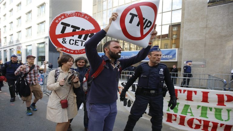 Παρά την έντονη αμφισβήτηση της TTIP η ΕΕ εκτιμά ότι οι διαπραγματεύσεις  προχωρούν