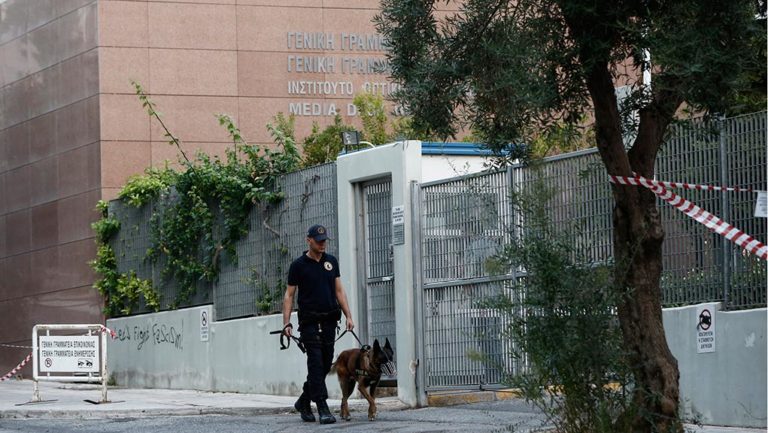Υπό δρακόντεια μέτρα συνεχίζεται η δημοπρασία για τις 4 τηλεοπτικές άδειες (video)