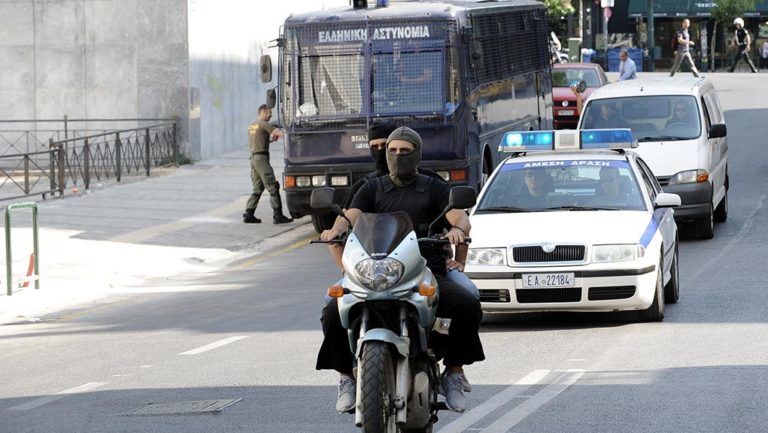 Στο αυτόφωρο οι Μ. Σεϊσίδης και Κ. Σακκάς (video)