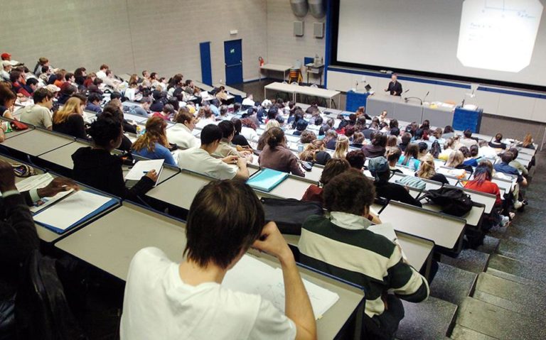 Τηλεφωνική γραμμή εξυπηρέτησης για τους πρωτοετείς φοιτητές του ΑΠΘ