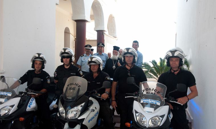 Η Μητρόπολη Ιεραπύτνης και Σητείας δώρισε κράνη στους αστυνομικούς