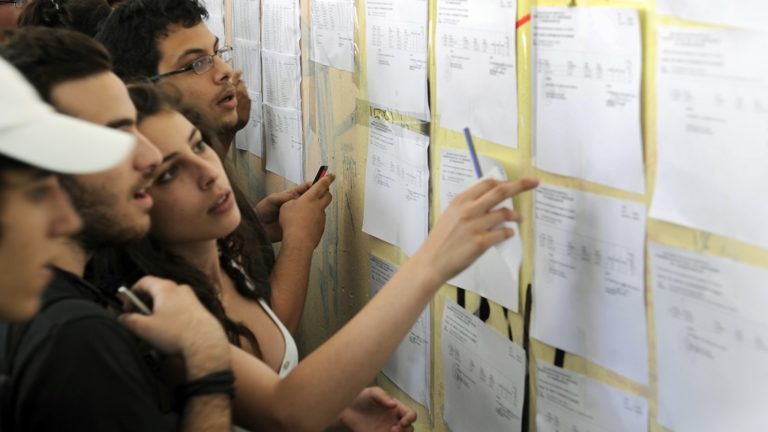 Έως την Παρασκευή ανακοινώνονται οι βάσεις των σχολών σε ΑΕΙ-ΤΕΙ