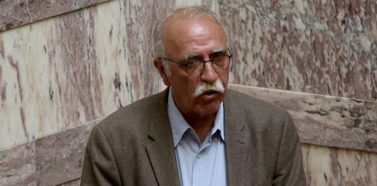 «Αν κάποιοι θεωρούν ότι μπορούν να πιέσουν για τις αδειοδοτήσεις, κοιμούνται ύπνο βαθύ» (audio)